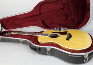 Taylor 414 in its case