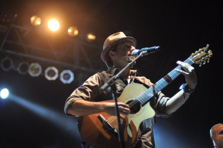 Jason Mraz Playing One of the Most Fun Songs to Play on Guitar