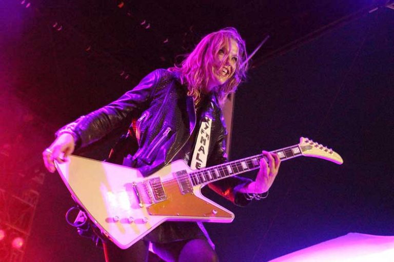 35 Best Rock Bands with Female Singers (2024 With Videos) Guitar Lobby