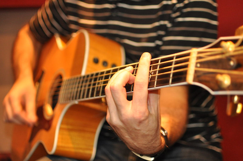 Guitar YouTube Lessons (Featured Image)