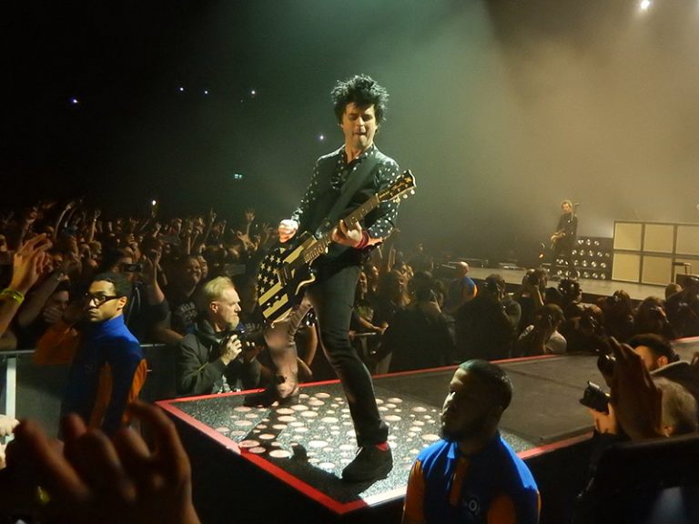 Billie Joe Armstrong Guitars & Gear List 2023 Guitar Lobby