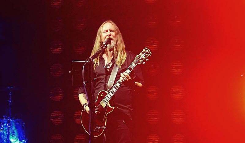 Jerry Cantrell Playing Guitar