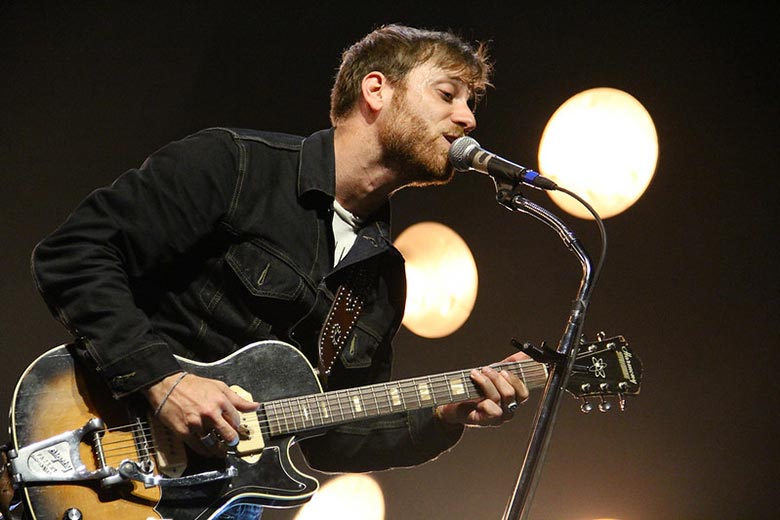 Dan Auerbach Playing Guitar