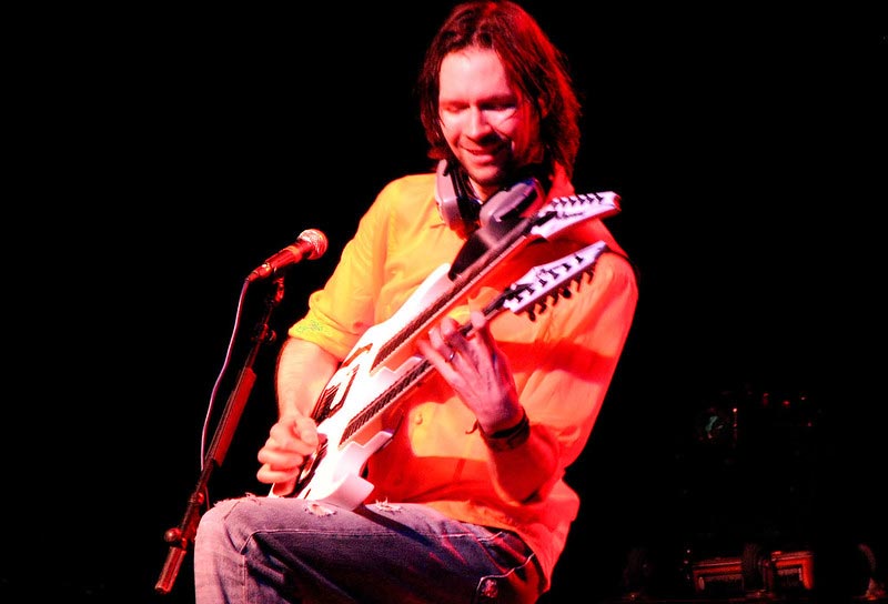 Paul Gilbert Playing Guitar