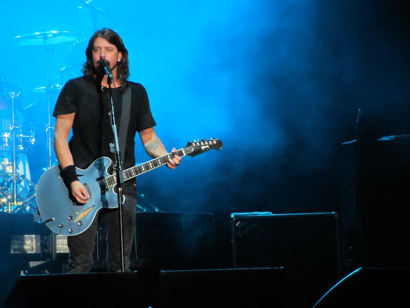 Dave Grohl Playing an Easy Song in Drop D Tuning