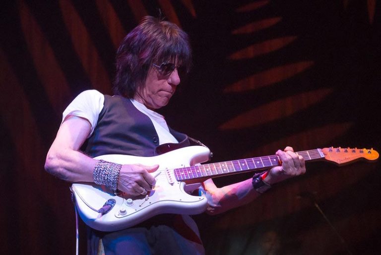 Jeff Beck Guitars & Gear List (2023 Update) Guitar Lobby