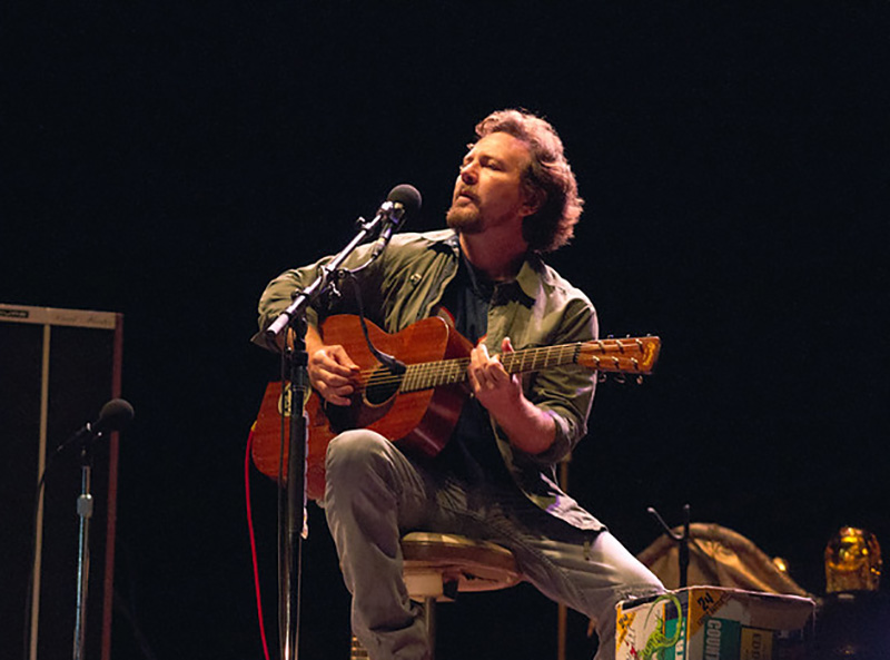 Eddie Vedder Playing Guitar