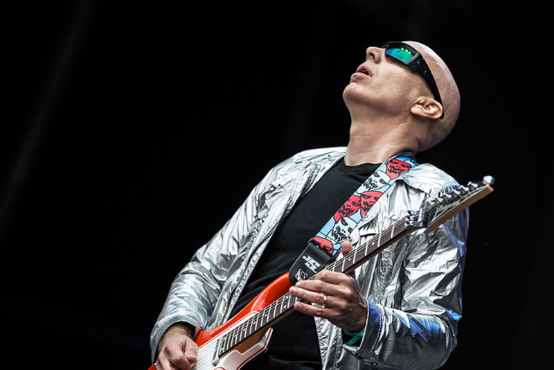 Joe Satriani Playing Guitar