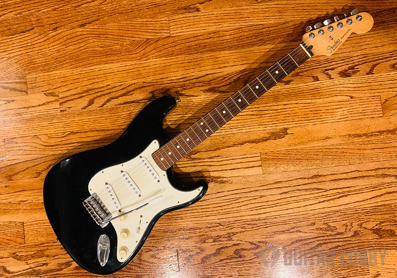 Example of a Fender Standard Stratocaster black