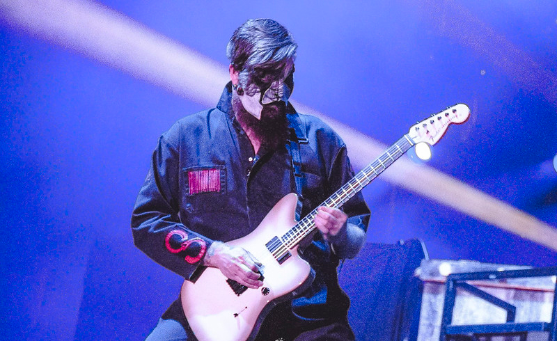 Jim Root Playing Guitar