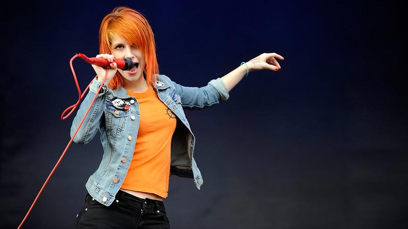 One of the Best Female Singers of the 2000s Hayley Williams Performing Live
