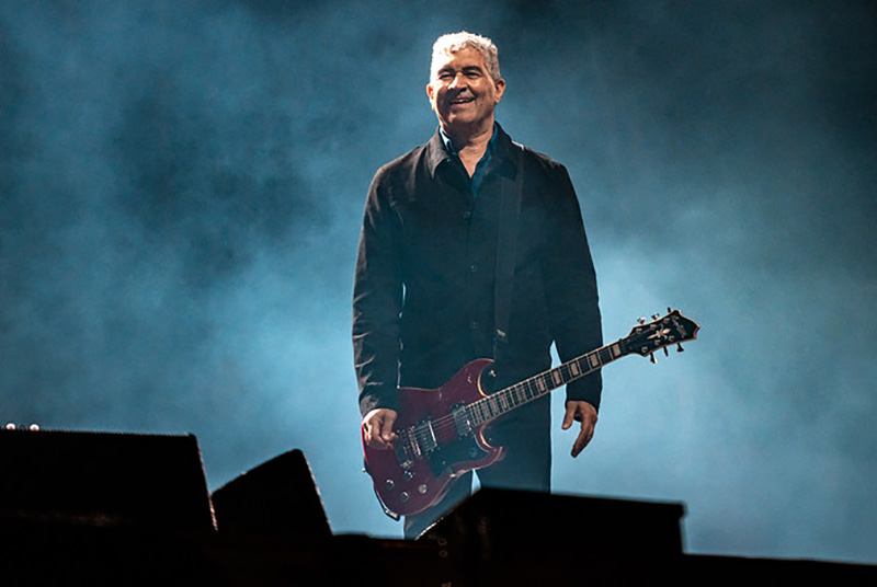 Pat Smear Playing Guitar