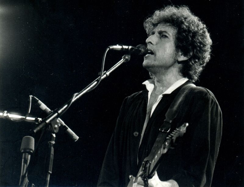 Bob Dylan Playing Guitar