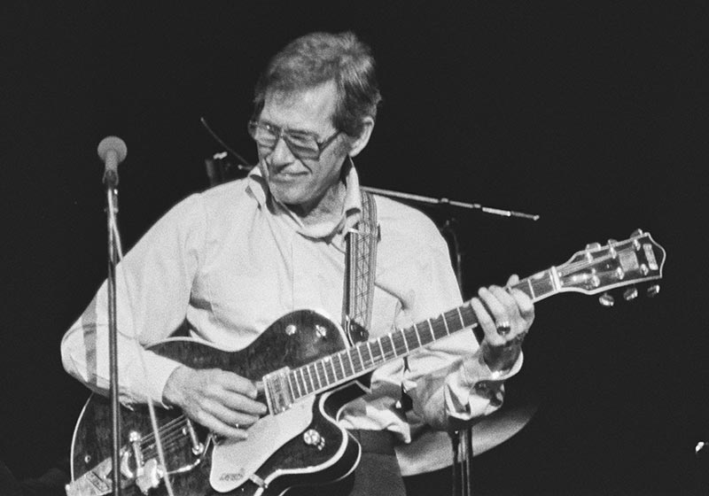 Chet Atkins Playing Guitar Live