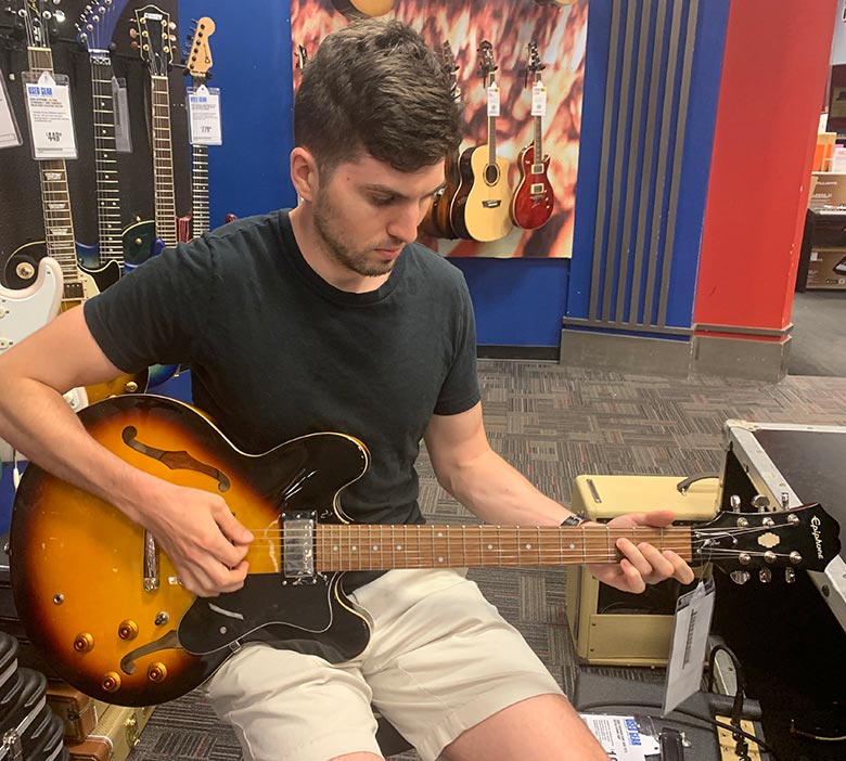 Me playing the Epiphone Dot ES 335 Semi Hollowbody guitar