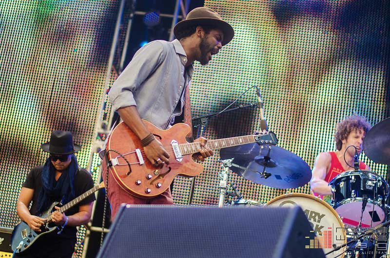 Black Guitarist Gary Clark Jr Playing Live