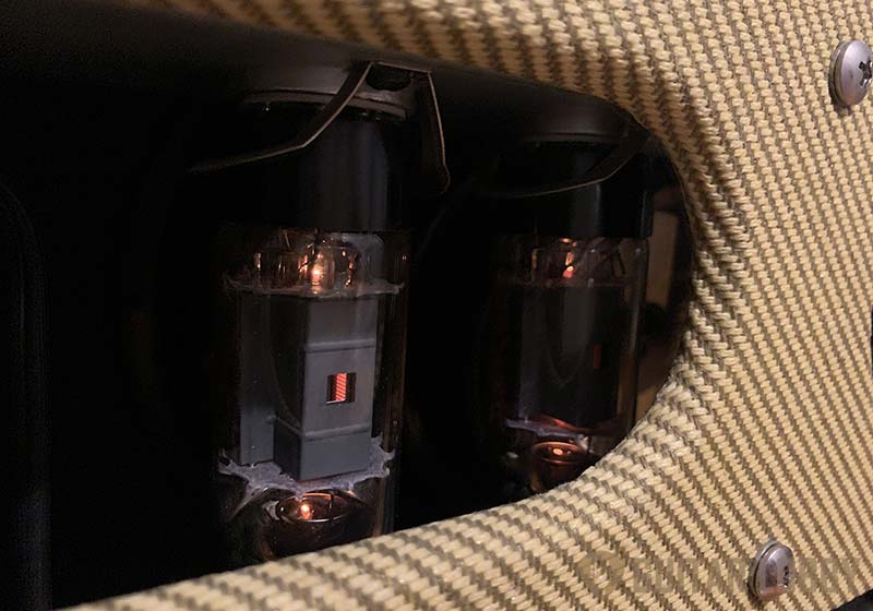 Powered vaccum tubes inside a guitar amp